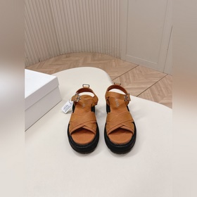 高版本 Prada 普拉達2026春夏新款涼鞋系列 羅馬厚底涼鞋 最新走秀款，經