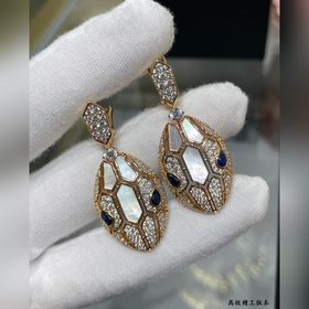 V金材質 寶格麗高級貝母蛇耳環 火爆 進口工藝 内圈完美镂空、 網底 真金電鍍、