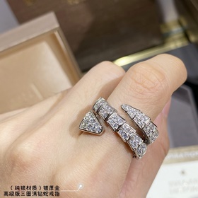 b60299 2 5 BVLGARI寶格麗寬版三圈滿鑽蛇戒指。均碼。以令人沉醉的