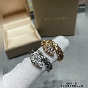 b6027V金材質 高級版。碼數5678。寶格麗寬版單圈頭帶鑽蛇戒指 ，真香系列