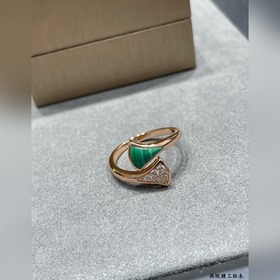 b6003 碼數：678 寶格麗天然孔雀石扇形裙子戒指 女神必備 氣質精雅、光芒
