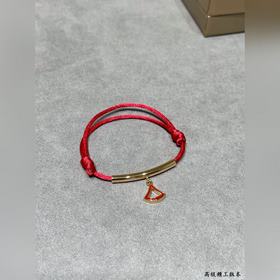 b419 新年紅繩 ( 此款不退不換不售後 )V金材質 寶格麗扇形裙子紅繩手鍊，