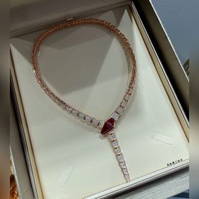 b040寶格麗高級紅剛玉寬版滿鑽蛇項鍊，以令人沉醉的絕妙設計捕捉Serpenti