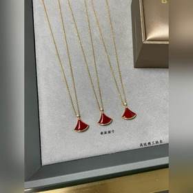 b005高級精工版。寶格麗新款扇形小裙子項鍊 高級原版扣 原版刻字 美膩 小裙子