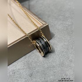 b011V金材質 CNC正品開版，精雕鍍咪金，寶格麗高級磨砂款黑陶瓷項鍊 高版本