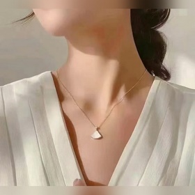 b005V金材質 (2026新款) 高級精工版。寶格麗新款扇形小裙子項鍊 高級原