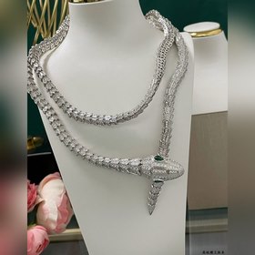 b213 此款不退不換 亞金 寶格麗多多蛇長鍊。鑲嵌祖母綠 ，白锆石 飾以密鑲