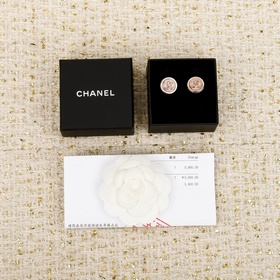 [香奈兒 CHANEL 紐扣粉色包扣雙c耳釘]25B最新款 超級嫩的蜜桃粉 甜