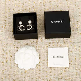 250571 [香奈兒 CHANEL 淡金色珍珠拼皮穿鍊雙c耳釘]25k秋冬