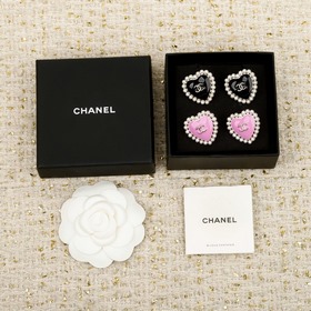 250536[我們出品]黑色，粉色！[香奈兒 CHANEL 愛心圍珠耳釘] 哇