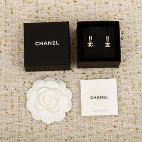 250498[我們出品][香奈兒 CHANEL 25B黑色滴膠雙C耳釘]秋冬新