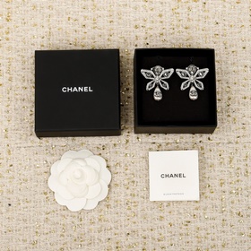 250426[我們出品][香奈兒 CHANEL 蝴蝶吊珍珠耳夾] 我願稱之為純