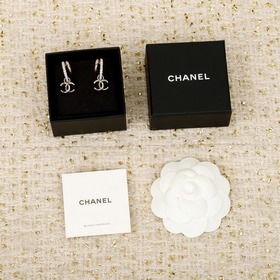 [香奈兒 CHANEL 半圈吊雙C耳環] 本季必入爆款25K新款項鍊 火到炸裂