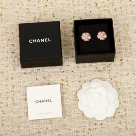 [香奈兒 CHANEL 粉色山茶花 耳釘]26C本季爆款耳環 浪漫的早春氛圍