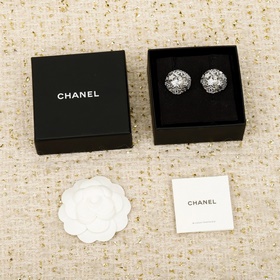 [香奈兒 CHANEL 25a手工坊大號縷空星星半球耳釘]爆款來襲 這一季最美