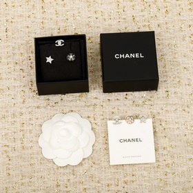 [香奈兒 CHANEL 茶花五角星雙C三件套耳釘]26早春最新絕美系列，現貨
