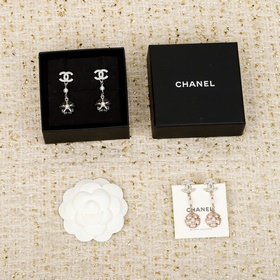 金粉，銀黑[香奈兒 CHANEL 26C山茶花雙c耳釘]26C早春最新款，最新