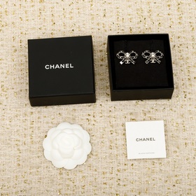 [香奈兒 CHANEL 黑皮蝴蝶結耳環]26秋冬最新系列！全網首發獨家現貨 老