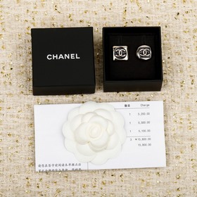 黑色，白色[香奈兒 CHANEL 26C方塊圓形不對稱雙c耳釘]26C早春最新