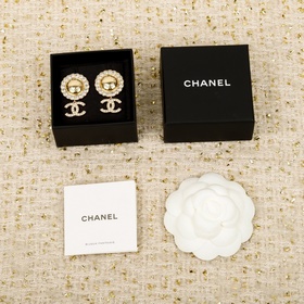 [香奈兒 CHANEL 圓形圍鑽吊雙C耳釘耳釘] 26秋冬最新款！最愛的Vin