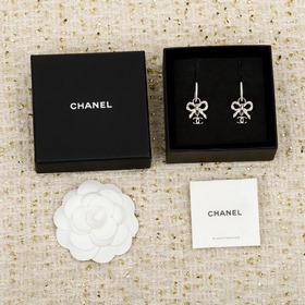 [香奈兒 CHANEL 蝴蝶結吊雙C耳環] 本季必入爆款25K新款項鍊 火到炸