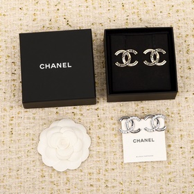 [香奈兒 CHANEL 雙c琺琅字母耳釘]26早春新款 美到每一款都不想錯過