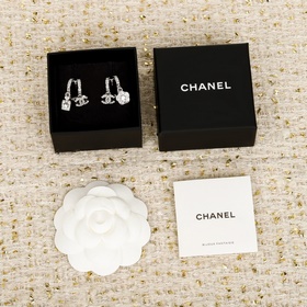 [香奈兒 CHANEL AB版銀色不對稱耳環] 25P早春最新款絕美系列！好特