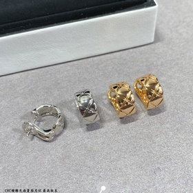 CH004正品開版 CNC精雕菱格光面耳環，火 香奈兒經典菱格，熱銷款 閃亮亮的
