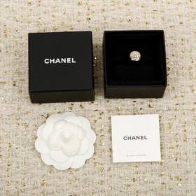 [香奈兒 CHANEL 小圓盤雙C戒指]本季必入25K爆款 老規矩先到先得！