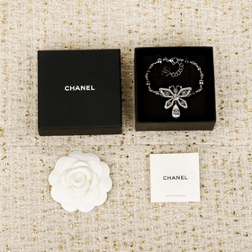[香奈兒 CHANEL 镂空蝴蝶水滴珍珠手鍊]25A高級手工坊系列非常重工，最