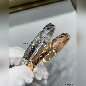 C005(CNC版本)香奈兒寬版菱格光面手镯，火 香奈兒經典菱格 熱銷款 人手必