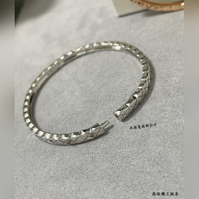 C003香奈兒CNC精雕窄版菱格間鑽手镯，火 經典菱格 熱銷款 閃亮亮的折射出耀