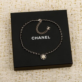 [香奈兒 CHANEL 圓形珍珠穿皮項鍊]本季必入25K爆款 老規矩先到先得！