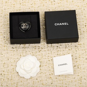 [香奈兒 CHANEL 22k大號愛心羊皮胸針][哇][哇]必入神物，不買真心