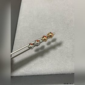AA025愛馬仕單鉚釘光面耳釘，精工版 衆多網紅女神愛戴 原版字印，小巧可愛又非