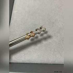 A0024愛馬仕單鉚釘滿鑽耳釘，精工版 衆多網紅女神愛戴 原版字印，小巧可愛又非