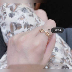 a20139 2 5 素銀色碼數：56789，玫瑰金碼數：5678。 愛馬仕豬