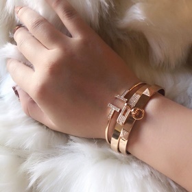 Collier de chien手镯簡稱CDC創作淵源20世紀初愛馬仕為其品位高