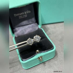 搭配原版飛碟耳塞，蒂芙尼四爪耳釘，進口高碳鑽 S925純銀 風靡歐洲 太空納米技