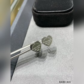 T929蒂芙尼素銀心形耳釘，T家的珠心牌 主推 925純銀 ，很多人喜歡T家系