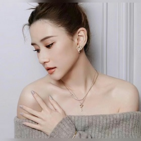 T914蒂芙尼滿鑽T繩結鑰匙耳釘。猶如明燈指引人們通向樂觀與希望，Tiffany