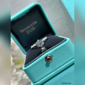 K8109 2 5 進口高碳鑽 碼數：5678。蒂芙尼半壁江山六爪1克拉戒指 ，