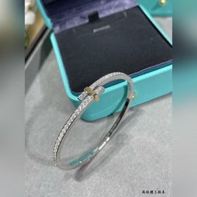 T845V金材質(分色電鍍)碼數：16.17。蒂芙尼圓形分色手镯，璀璨閃亮 Ti