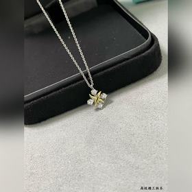 T616蒂芙尼經典款交叉分色項鍊，呈現 優雅中帶着甜美的一款，電鍍厚金 高端奢華