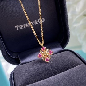 T616 V金材質 蒂芙尼經典款交叉粉鑽項鍊，呈現 優雅中帶着甜美的一款，電鍍厚