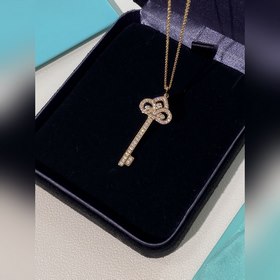T624T家鑰匙應該是每個女孩都繞不開的一條項鍊了，被譽為 最美蒂芙尼鑰匙 的維