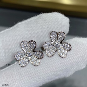 V115 V金材質 VCA Cleef&Arpels 三葉草滿鑽耳拍，打破vc