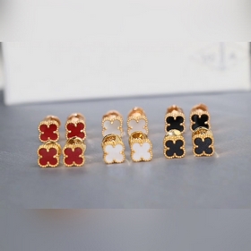 VCA梵克雅寶mini四葉草耳釘 四葉草直徑0.9cm 厚金電鍍 玫瑰金色，黃金
