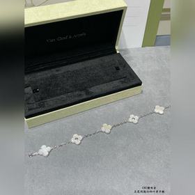 [V金白貝母 ] VCA五花高級白貝母間隔鑽四葉草手鍊 四葉草 此系列設計靈動