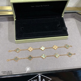 [V金間鑽灰 ]V金材質 爆款VCA天然灰貝間隔鑽五花四葉草手鍊，50周年紀念